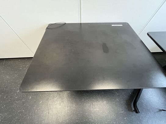 Hæve/sænkebord med stol. 