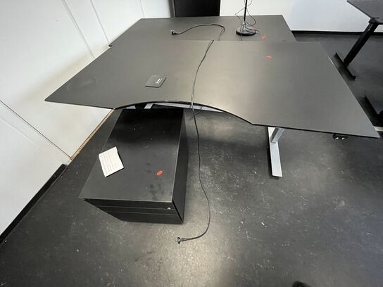 Fire hæve/sænkeborde (to modeller).