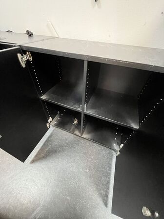 Fem assorterede kontorskabe