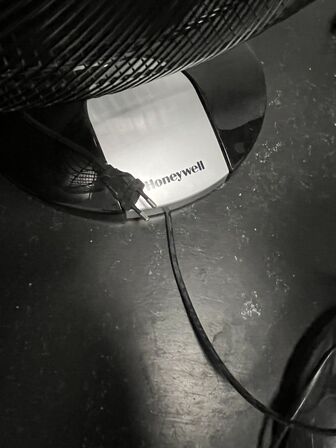 Ventilationstårne og bordventilatorer.