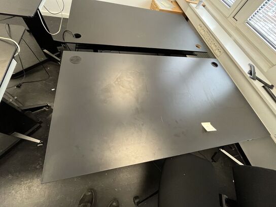 To hæve/sænkeborde sa,mt en kontorstol. 