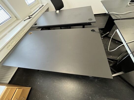 To hæve/sænkeborde sa,mt en kontorstol. 