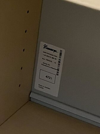 Kinnarps locker med to rum. 