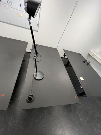 Tre hæve/sænkeborde. 