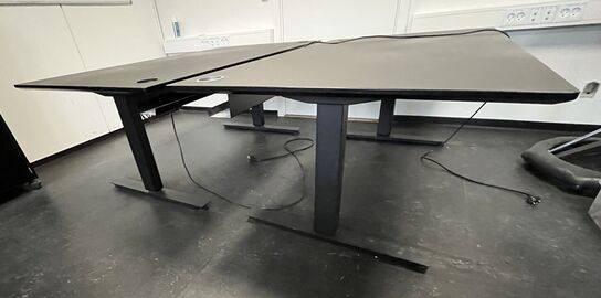 Fire hæve/sænkeborde. 