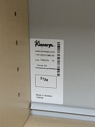 Kinnarps locker med to rum. 