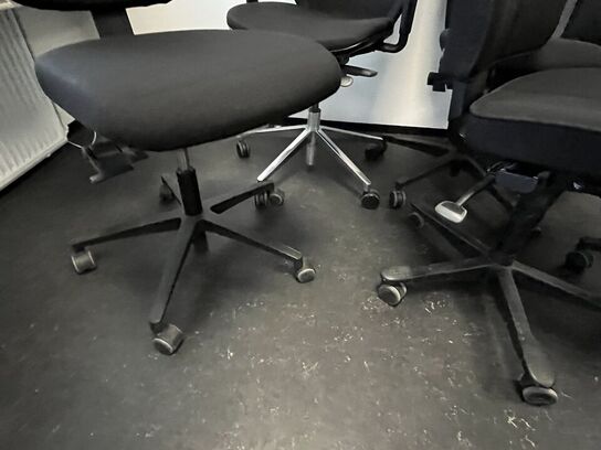 Seks kontorstole ass.