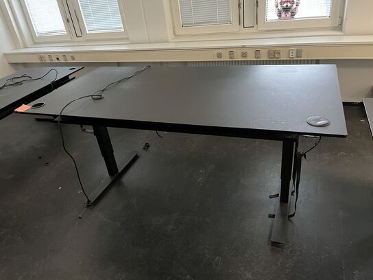 Fem hæve/sænkeborde assorterede