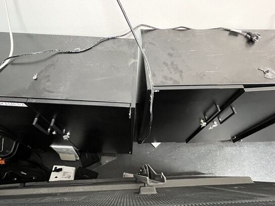 Fem assorterede kontorskabe