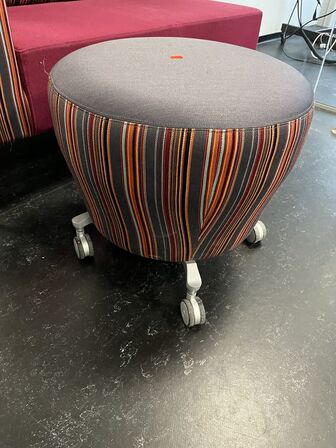 Orangebox Sofa og skammel. 