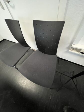 Tre stole og en stumtjener