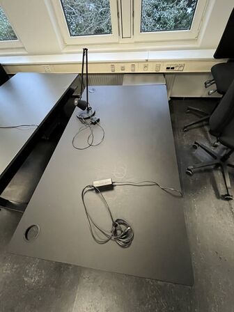 Tre hæve/sænkeborde. 