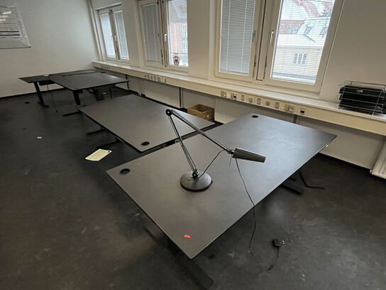 Fem hæve/sænkeborde assorterede