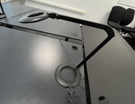 Tre hæve/sænkeborde. 