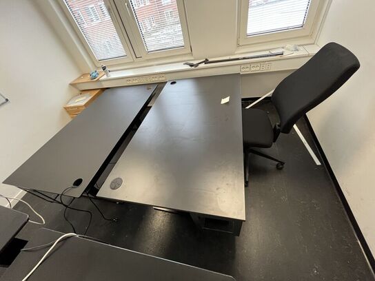 To hæve/sænkeborde sa,mt en kontorstol. 