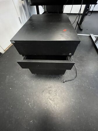 Fire hæve/sænkeborde (to modeller).