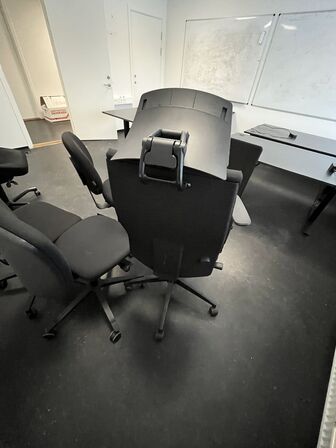 Fire kontorstole, assorterede.