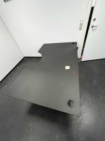 Fire hæve/sænkeborde. 