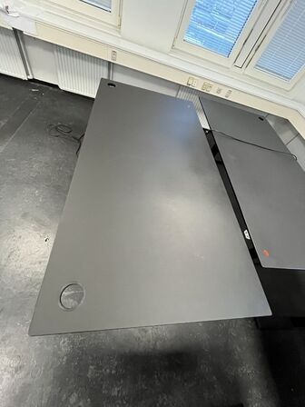 Fire hæve/sænkeborde. 