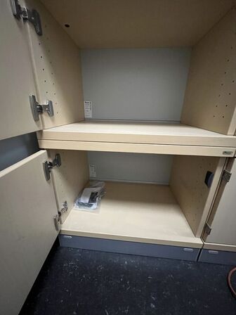 Kinnarps locker med to rum. 