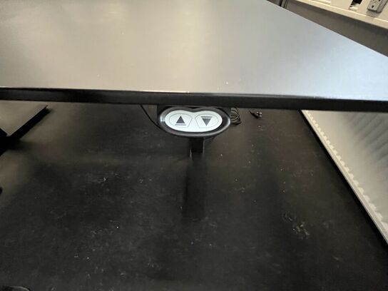 Fire hæve/sænkeborde. 