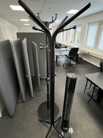 To stumtjenere og et varmetårn