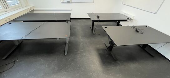 Fire hæve/sænkeborde. 