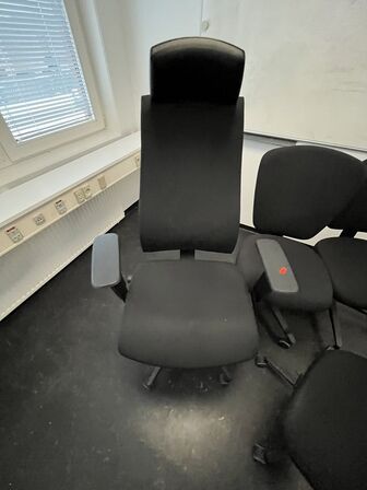 Fire kontorstole, assorterede.
