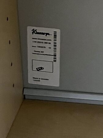 Kinnarps locker med to rum. 