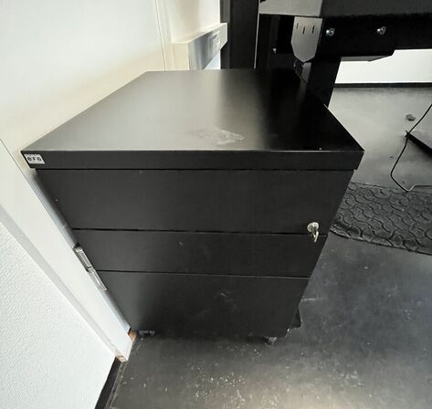 Fire hæve/sænkeborde. 