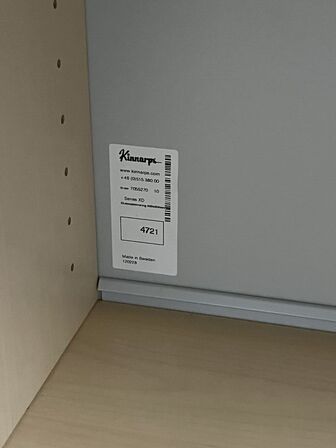 Kinnarps locker med to rum. 