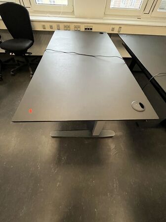 Fire hæve/sænkeborde. 