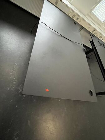 Tre hæve/sænkeborde. 