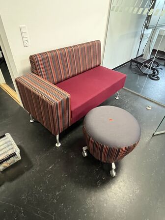 Orangebox Sofa og skammel. 