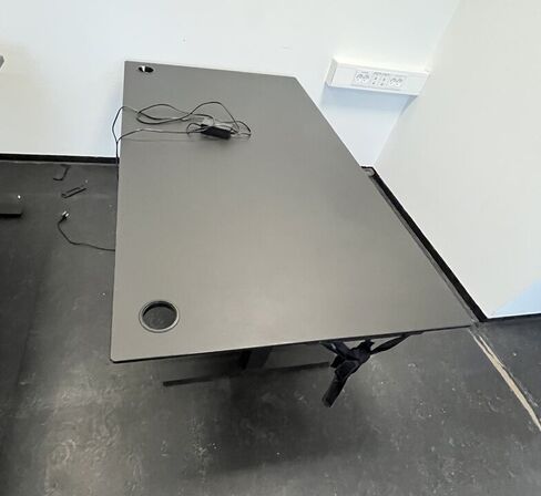 Fire hæve/sænkeborde. 