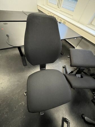 Seks kontorstole ass.