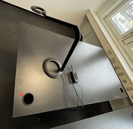 Fire hæve/sænkeborde. 