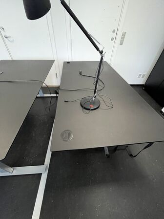 Fire hæve/sænkeborde (to modeller).