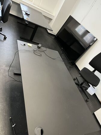 To hæve/sænkeborde samt en stol