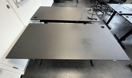 Fire hæve/sænkeborde. 