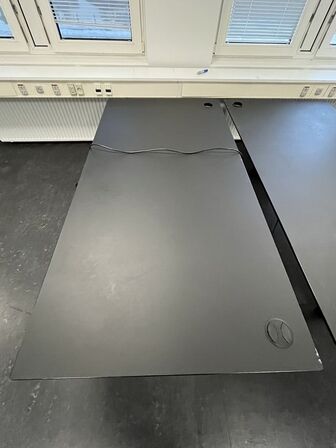 Fire hæve/sænkeborde. 