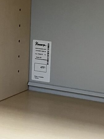 Kinnarps locker med to rum. 