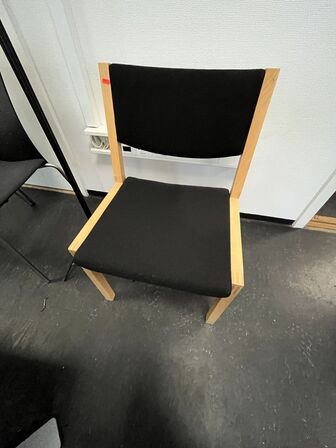 Tre stole og en stumtjener