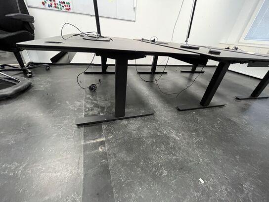 Tre hæve/sænkeborde. 