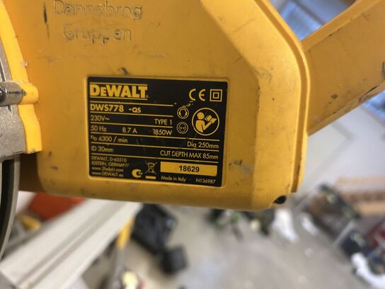 DEWALT Kap/Geringssav DWS778 med arbejdsstation