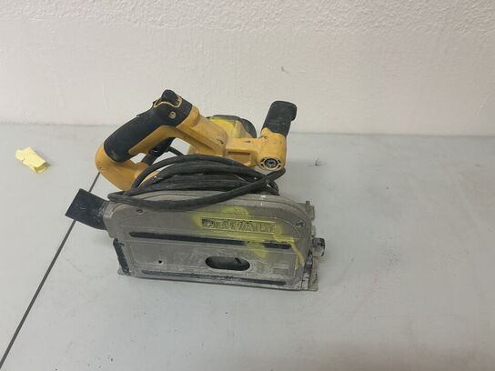 DEWALT Dyksav med skinne (Model ukendt, formentlig DWS520)