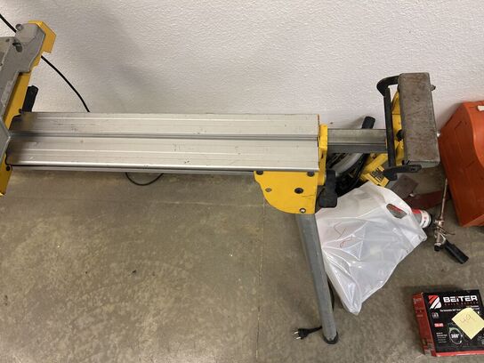 DEWALT Kap/Geringssav DWS778 med arbejdsstation