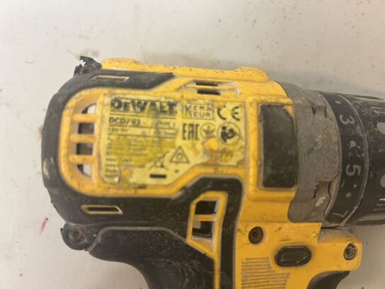 DEWALT Bore/skruemaskine DCD791 & DEWALT multicutter DCS355