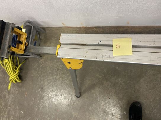 DEWALT Kap/Geringssav DWS778 med arbejdsstation