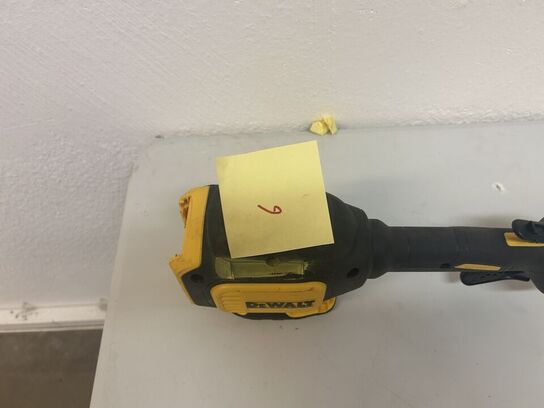 DEWALT Græstrimmer DCM561